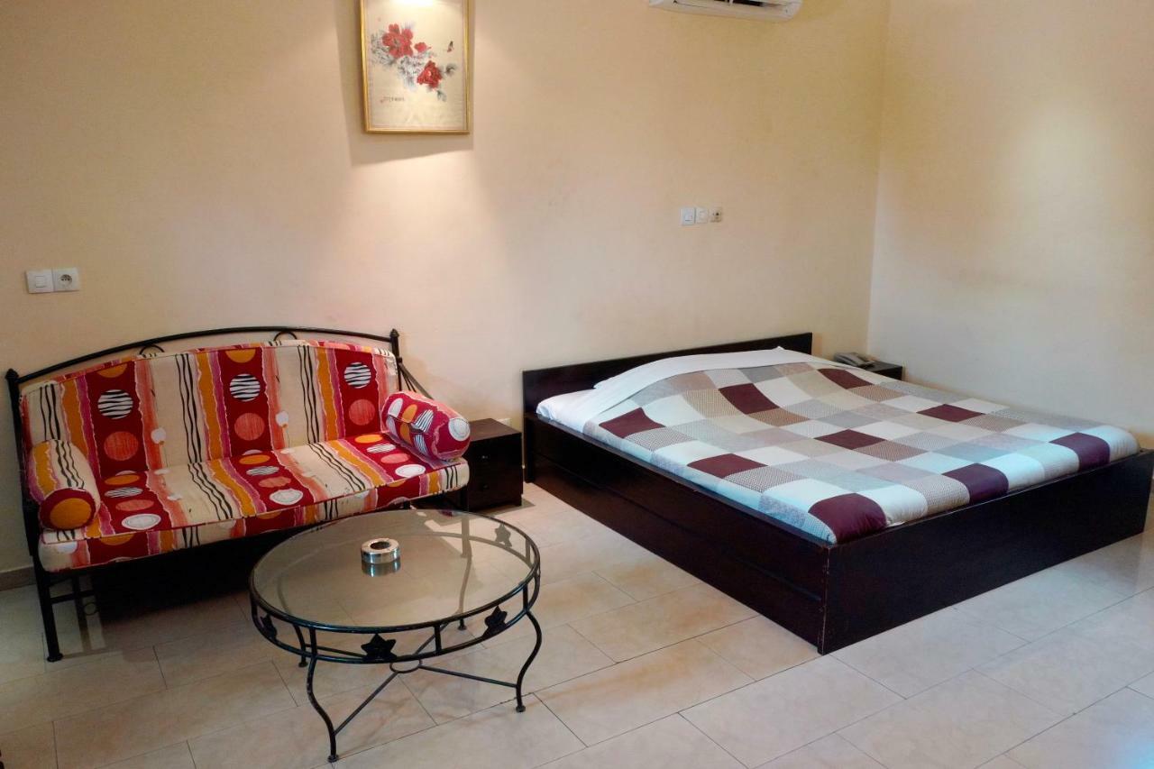 Petit Motel Beijing Abidjan Exterior photo